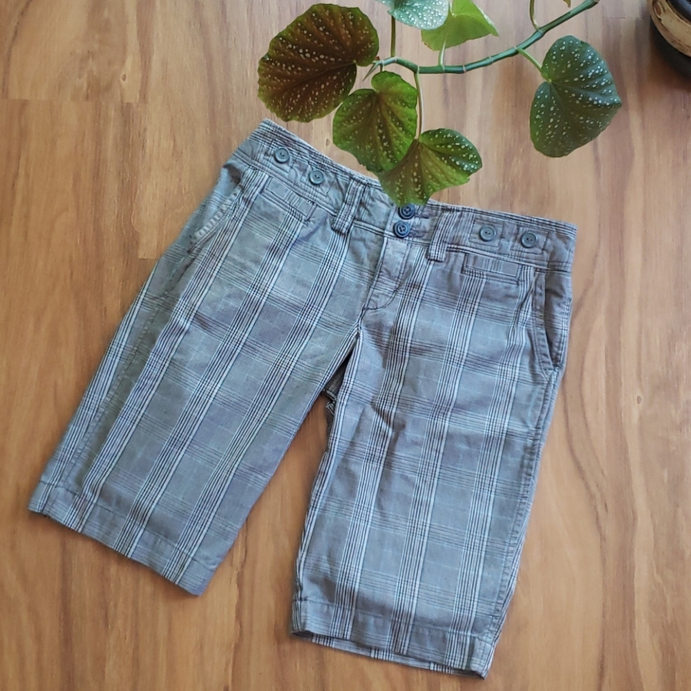 American Eagle Bermuda Gray Plaid Shorts Size 6